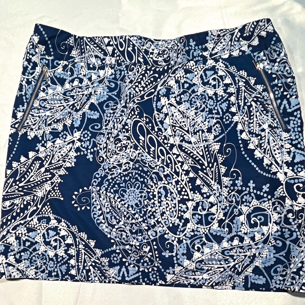 Zenergy by Chico's Women's Golf Skort Blue/White Paisley Size 3 Zipper Pockets
